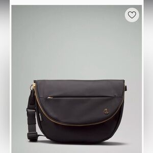 Nwt lulu 5l all night bag gold/black